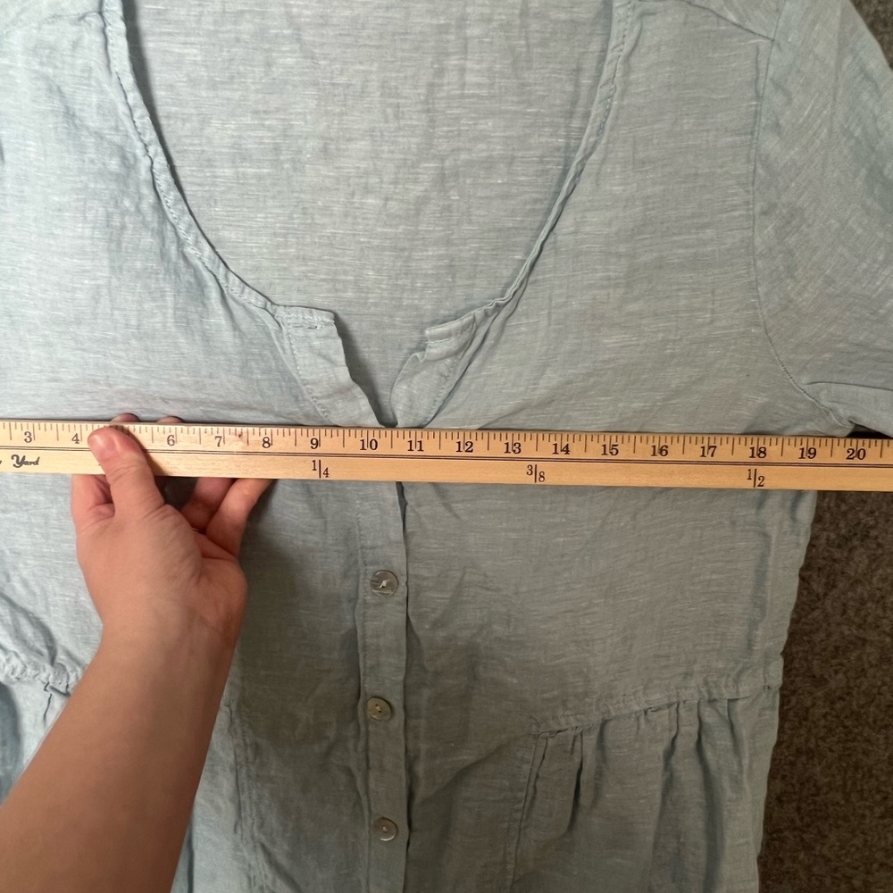 Sigrid Olsen Woman Size Medium 100% linen roll-tab tunic blouse in a light blue - Picture 3 of 7